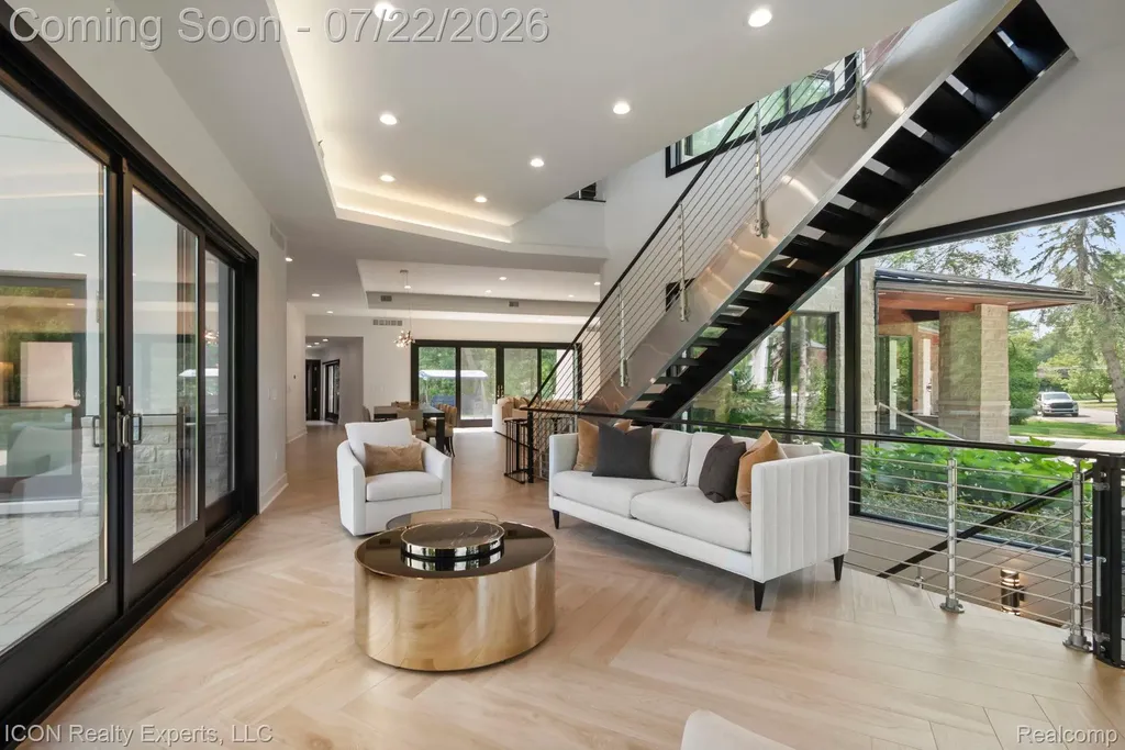 1971 Cragin Drive Bloomfield Hills City MI 48302