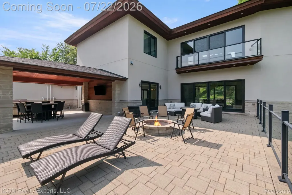 1971 Cragin Drive Bloomfield Hills City MI 48302