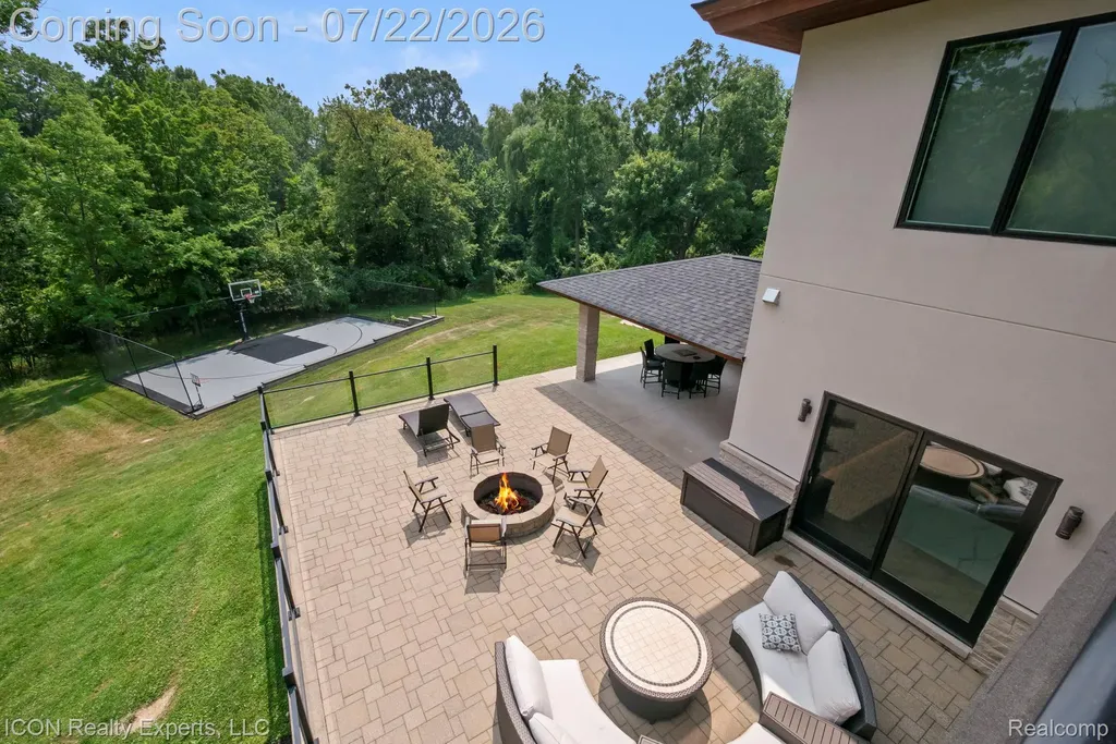 1971 Cragin Drive Bloomfield Hills City MI 48302