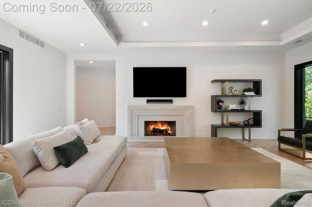 1971 Cragin Drive Bloomfield Hills City MI 48302