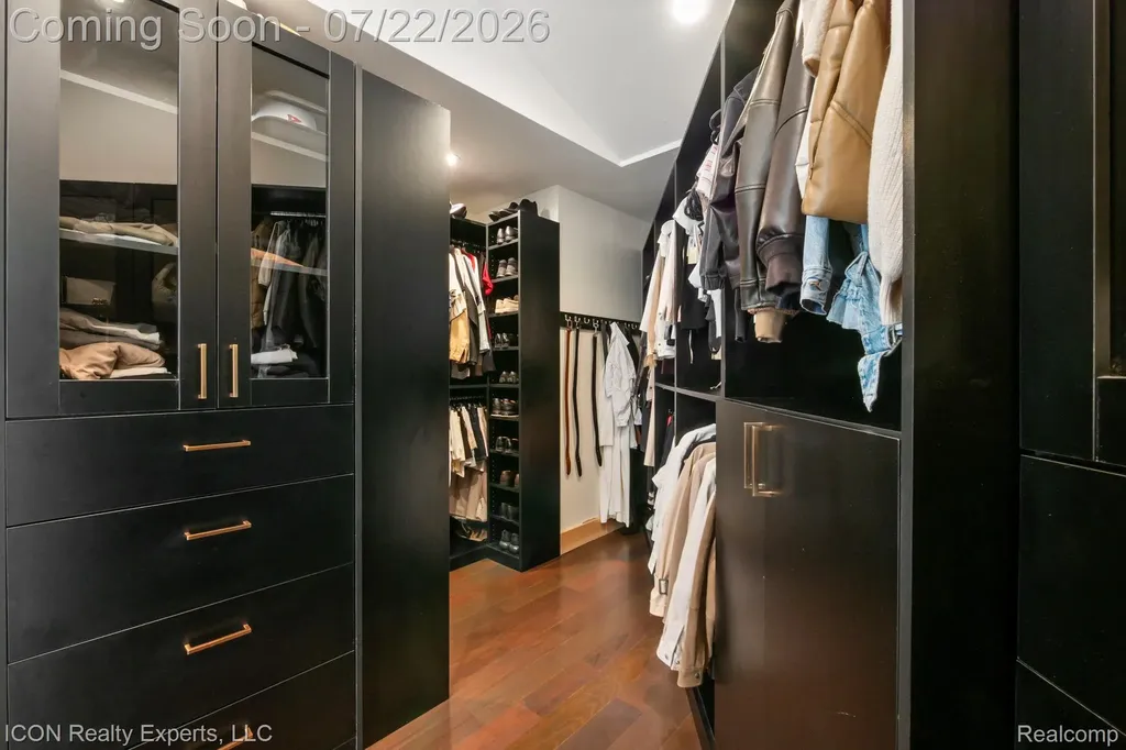 1971 Cragin Drive Bloomfield Hills City MI 48302