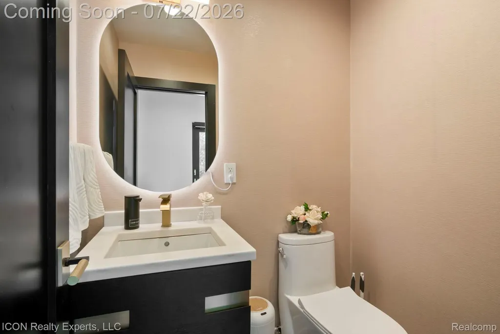 1971 Cragin Drive Bloomfield Hills City MI 48302