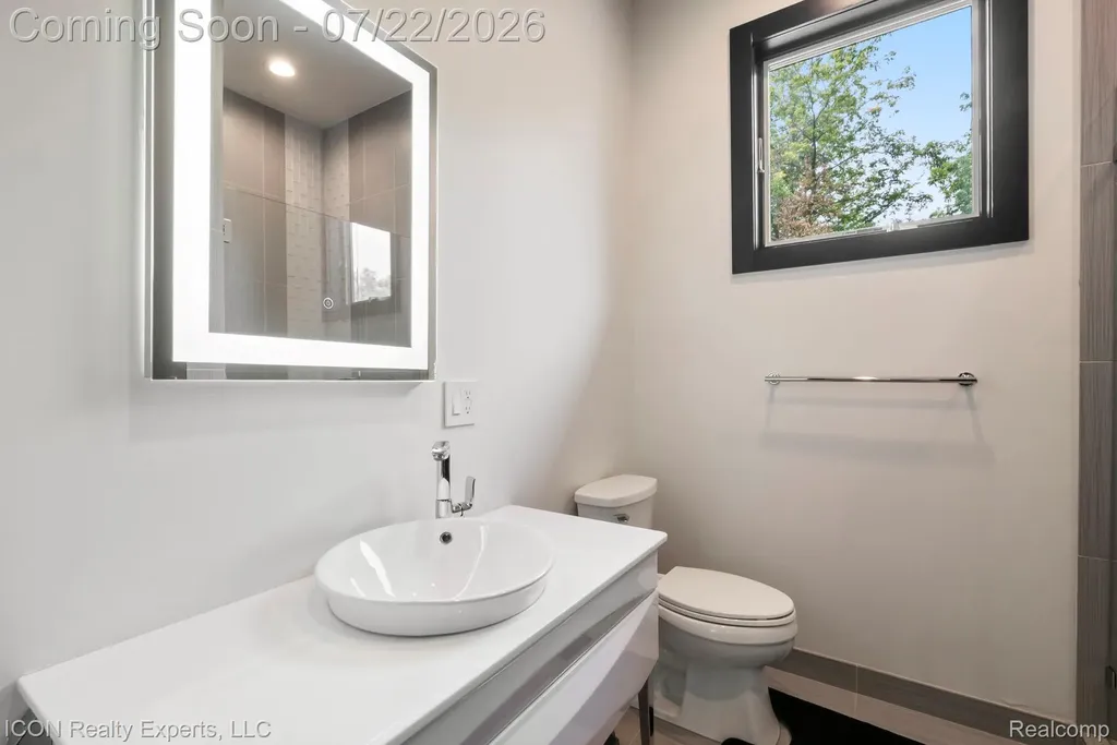 1971 Cragin Drive Bloomfield Hills City MI 48302