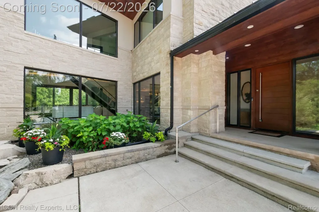 1971 Cragin Drive Bloomfield Hills City MI 48302