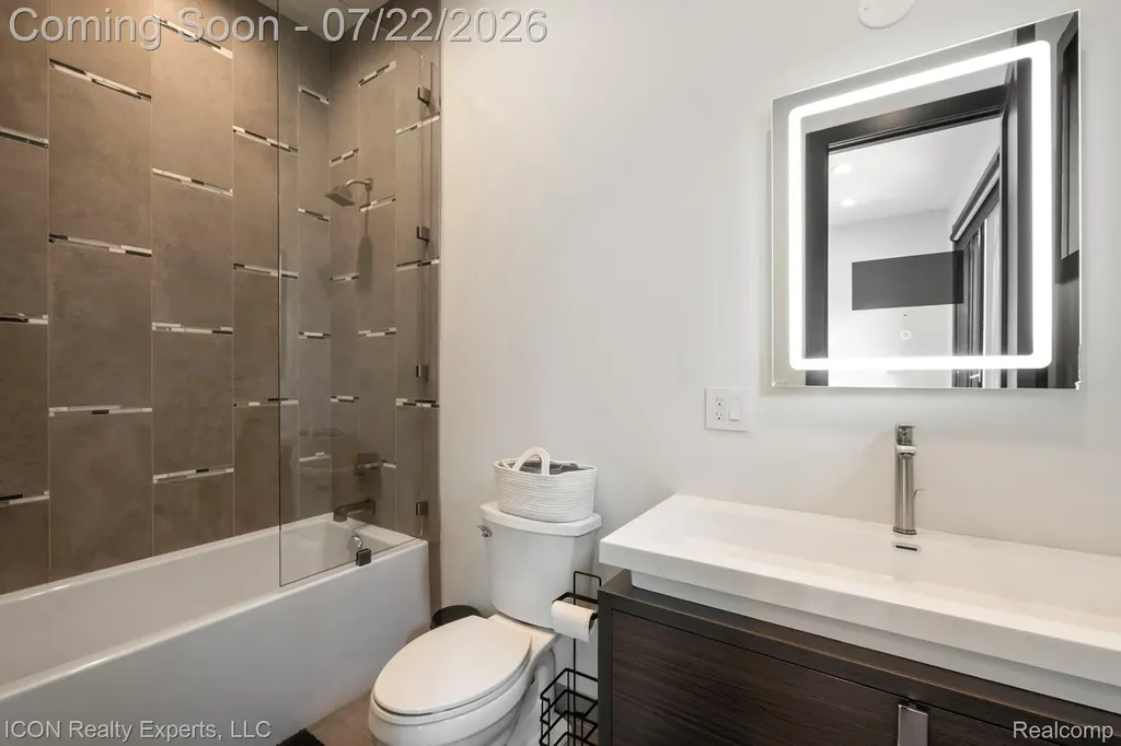 1971 Cragin Drive Bloomfield Hills City MI 48302