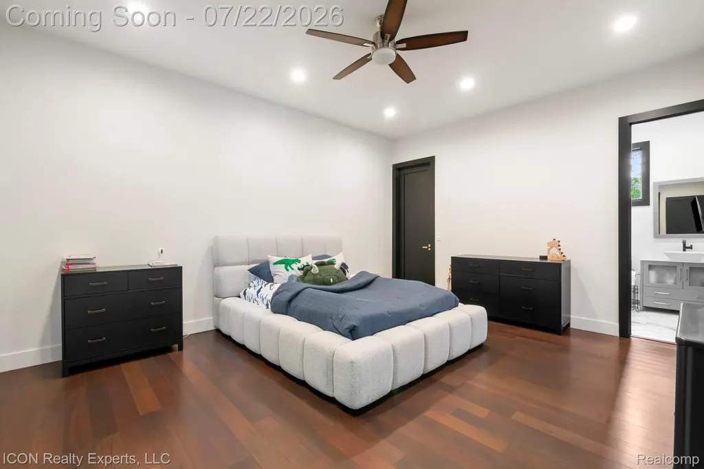 1971 Cragin Drive Bloomfield Hills City MI 48302
