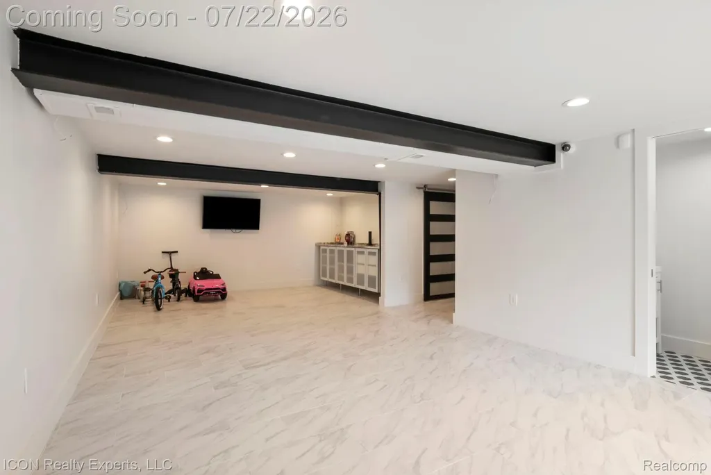 1971 Cragin Drive Bloomfield Hills City MI 48302