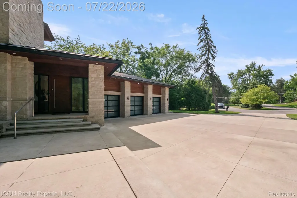 1971 Cragin Drive Bloomfield Hills City MI 48302