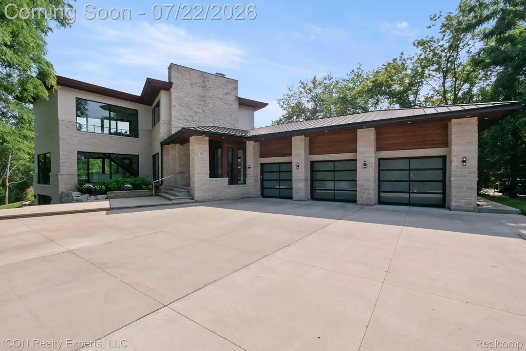 1971 Cragin Drive Bloomfield Hills City MI 48302