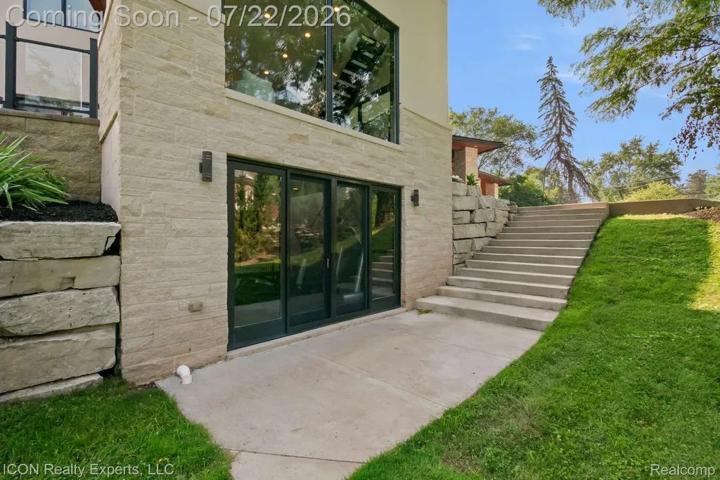 1971 Cragin Drive Bloomfield Hills City MI 48302
