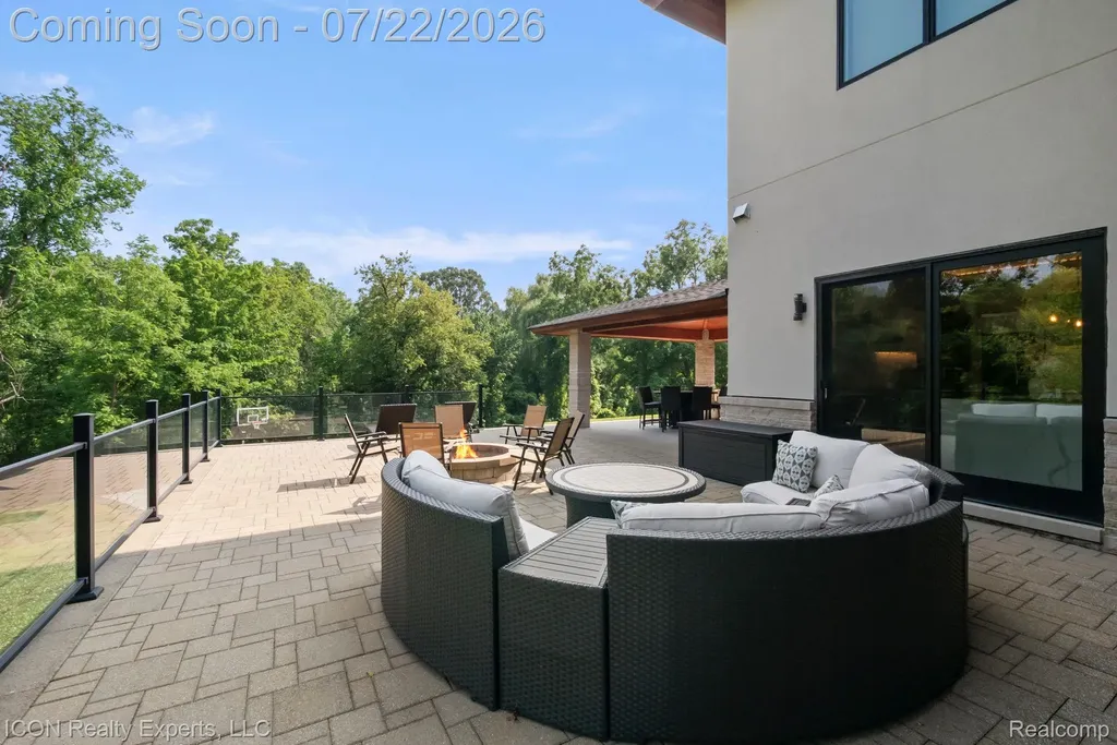 1971 Cragin Drive Bloomfield Hills City MI 48302