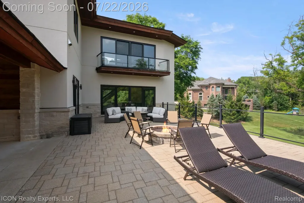 1971 Cragin Drive Bloomfield Hills City MI 48302