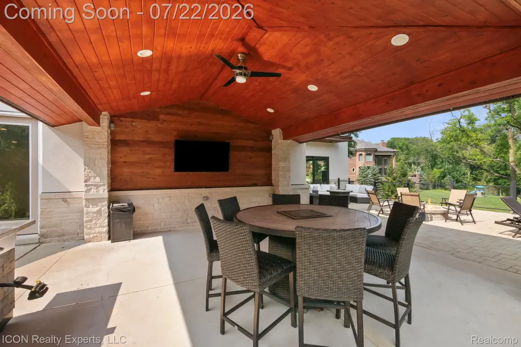 1971 Cragin Drive Bloomfield Hills City MI 48302