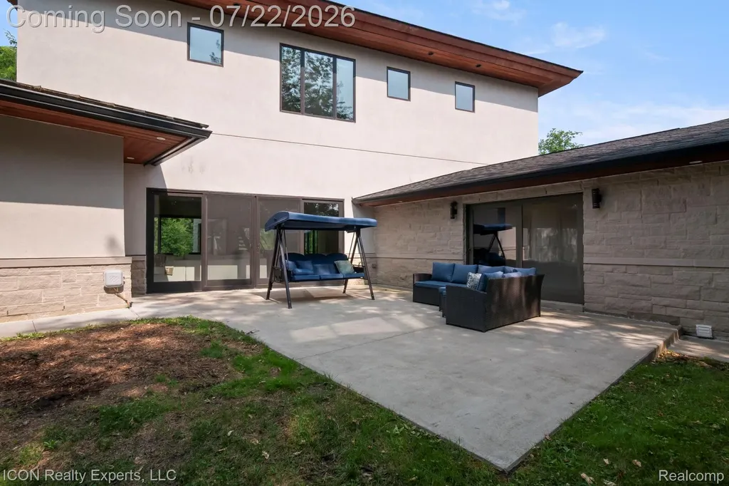 1971 Cragin Drive Bloomfield Hills City MI 48302