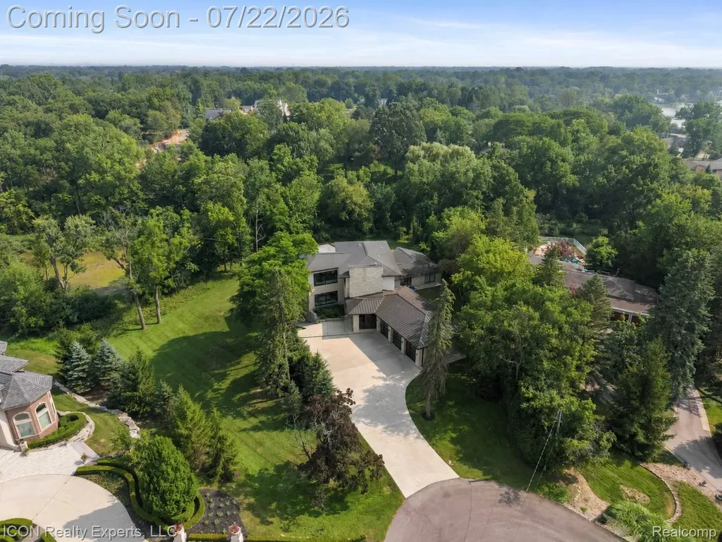 1971 Cragin Drive Bloomfield Hills City MI 48302