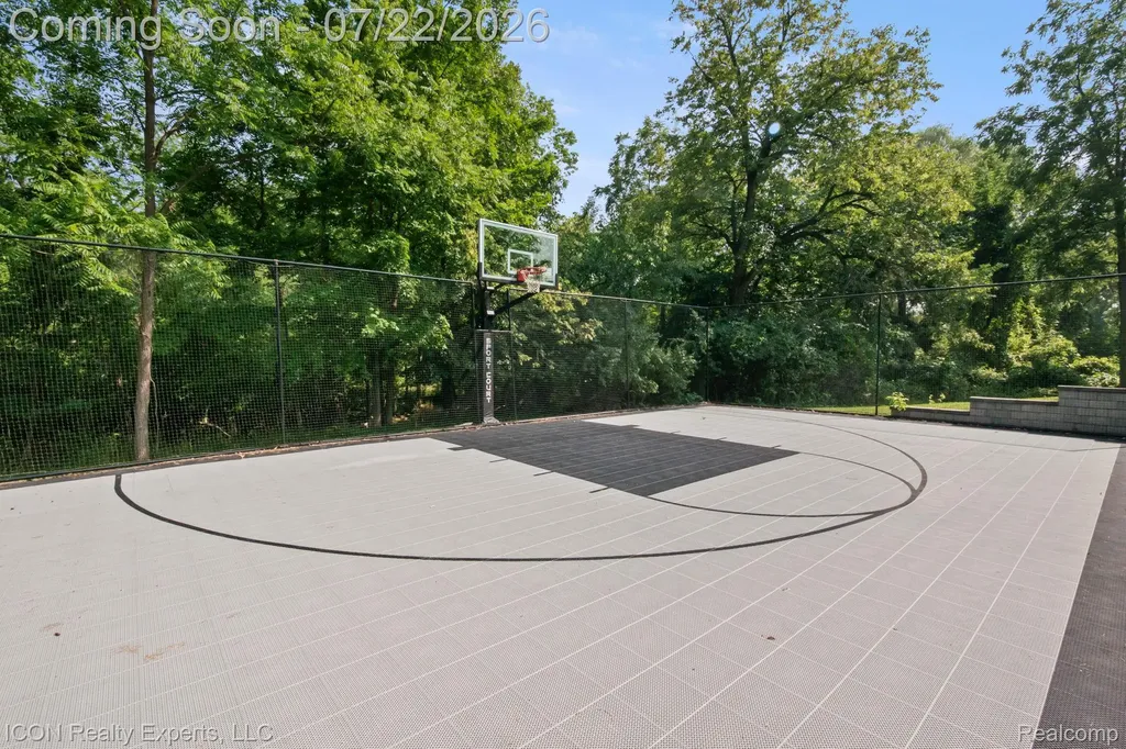 1971 Cragin Drive Bloomfield Hills City MI 48302