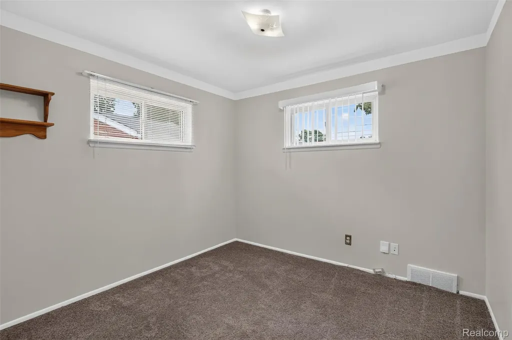 29391 Mark Avenue Madison Heights City MI 48071