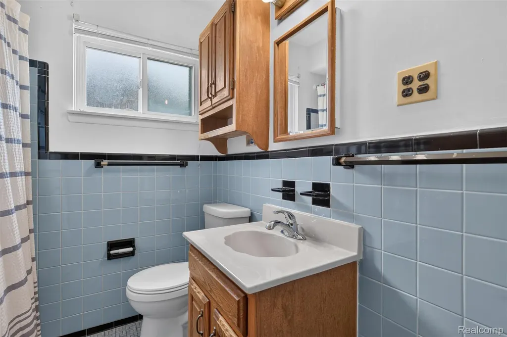 29391 Mark Avenue Madison Heights City MI 48071