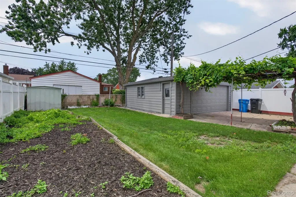 29391 Mark Avenue Madison Heights City MI 48071