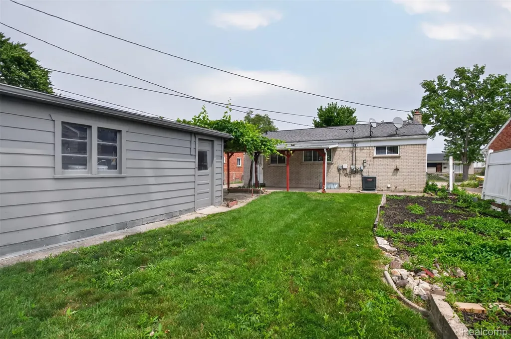 29391 Mark Avenue Madison Heights City MI 48071