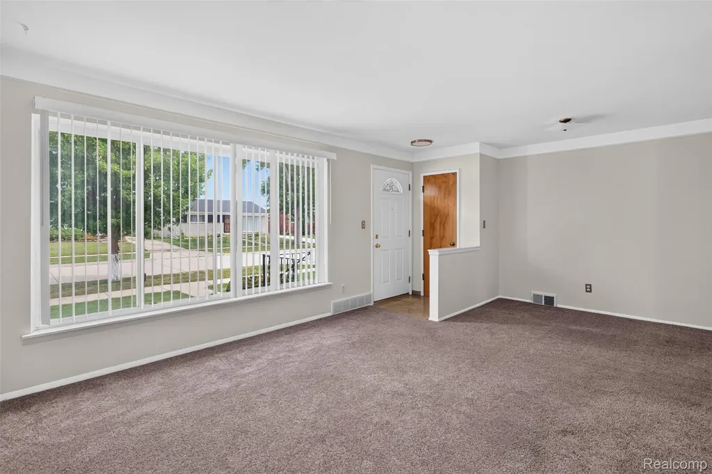 29391 Mark Avenue Madison Heights City MI 48071