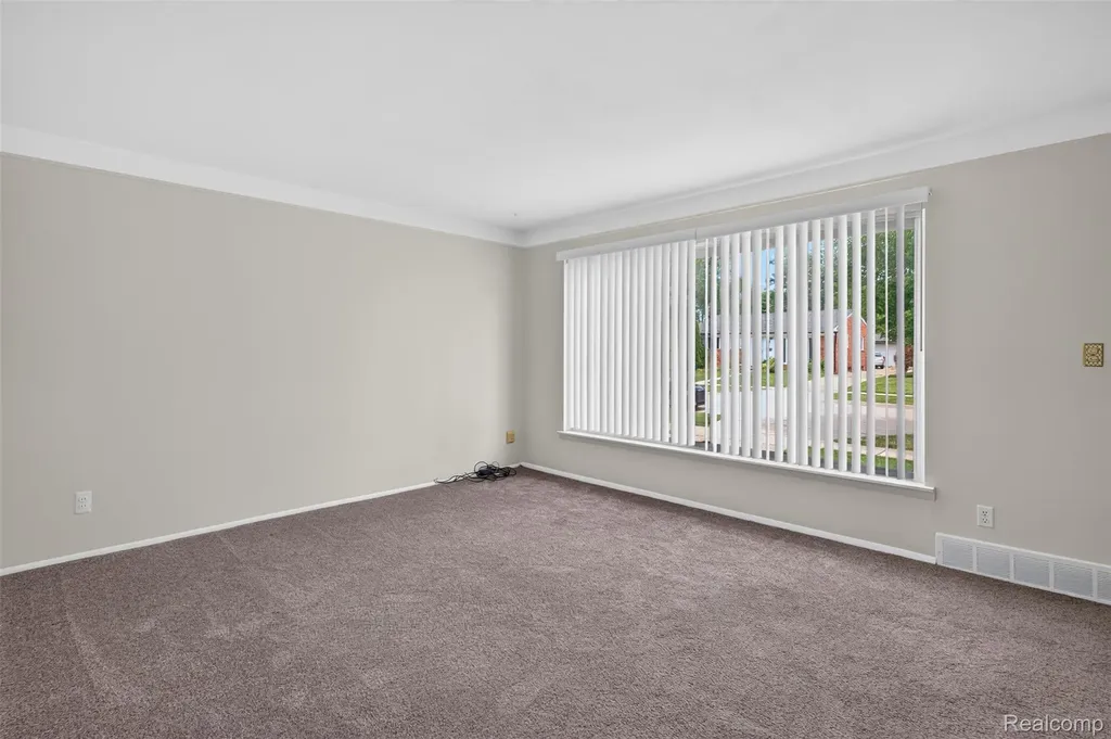 29391 Mark Avenue Madison Heights City MI 48071