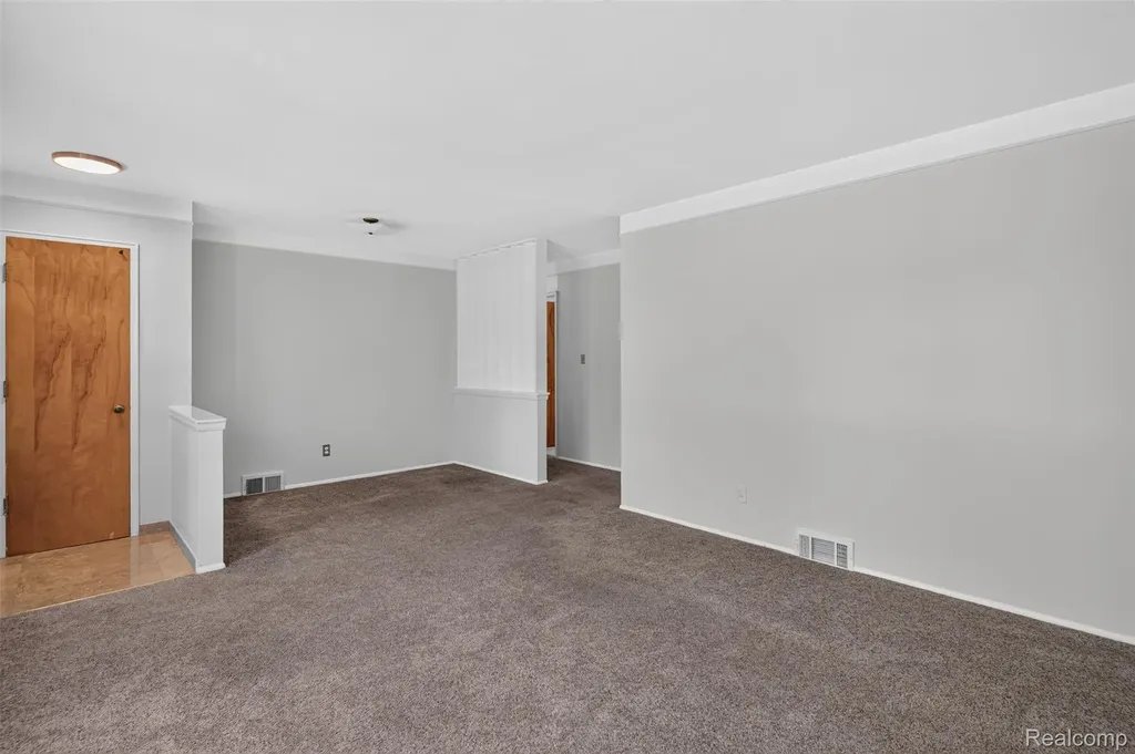29391 Mark Avenue Madison Heights City MI 48071