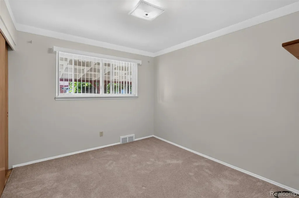 29391 Mark Avenue Madison Heights City MI 48071
