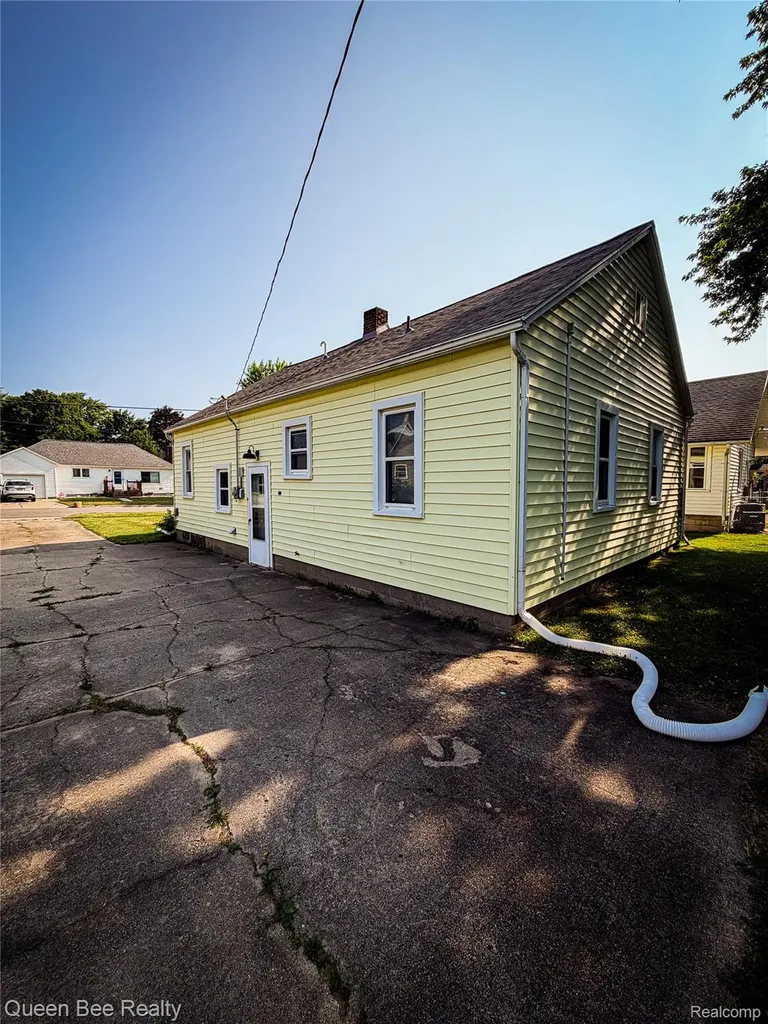 126 Bartlett Street Harbor Beach City MI 48441