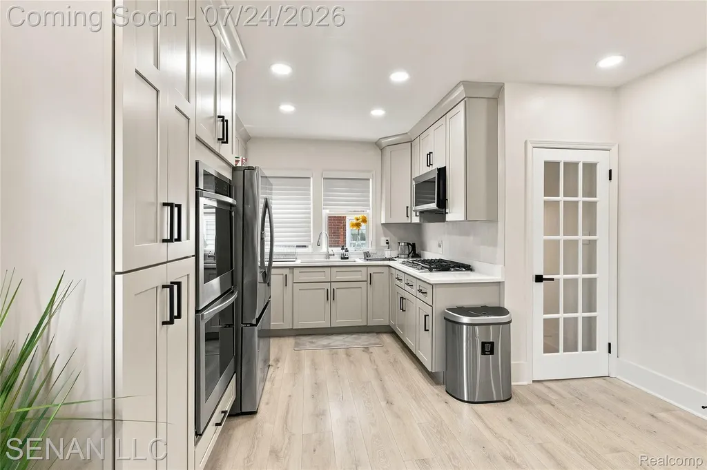 5056 Maple Street Dearborn City MI 48126