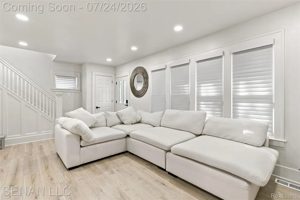 5056 Maple Street Dearborn City MI 48126