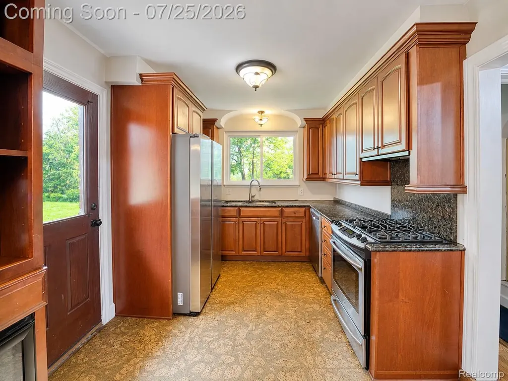 27375 Bloomfield Drive Lathrup Village City MI 48076