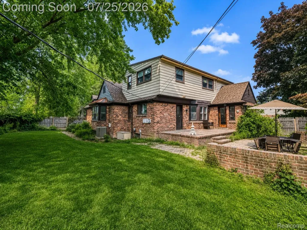 27375 Bloomfield Drive Lathrup Village City MI 48076