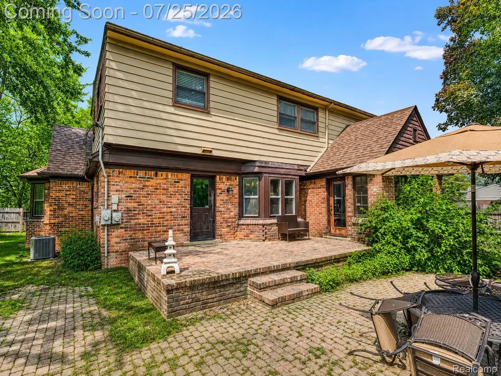 27375 Bloomfield Drive Lathrup Village City MI 48076