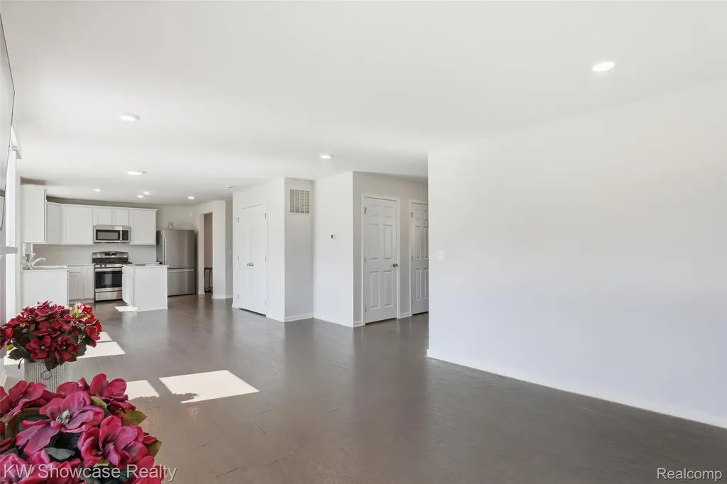 249 Saddleback Court White Lake Charter Township MI 48386
