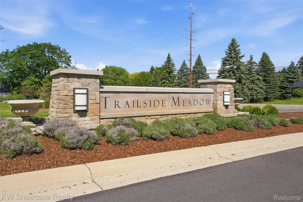 249 Saddleback Court White Lake Charter Township MI 48386