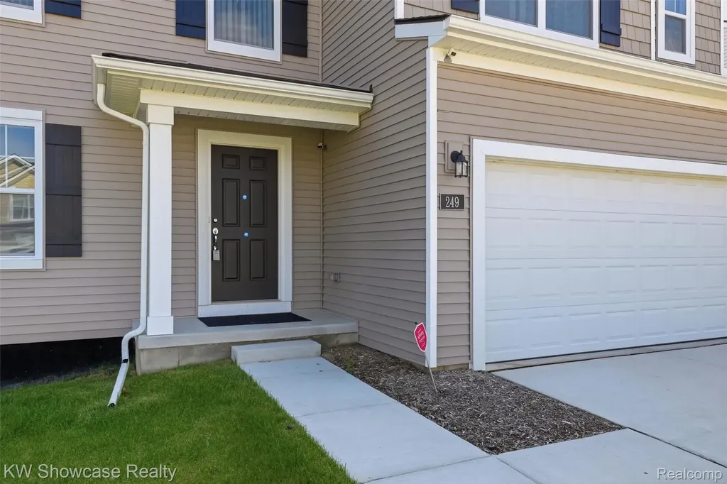 249 Saddleback Court White Lake Charter Township MI 48386
