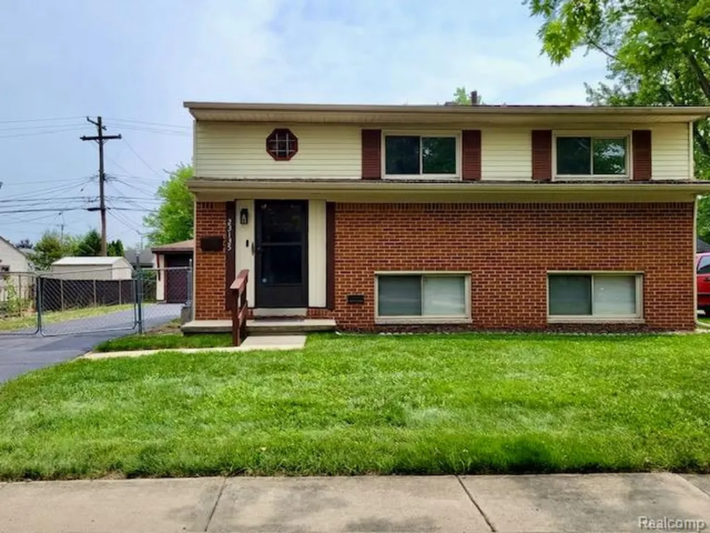 23135 Candace Drive Rockwood City MI 48173