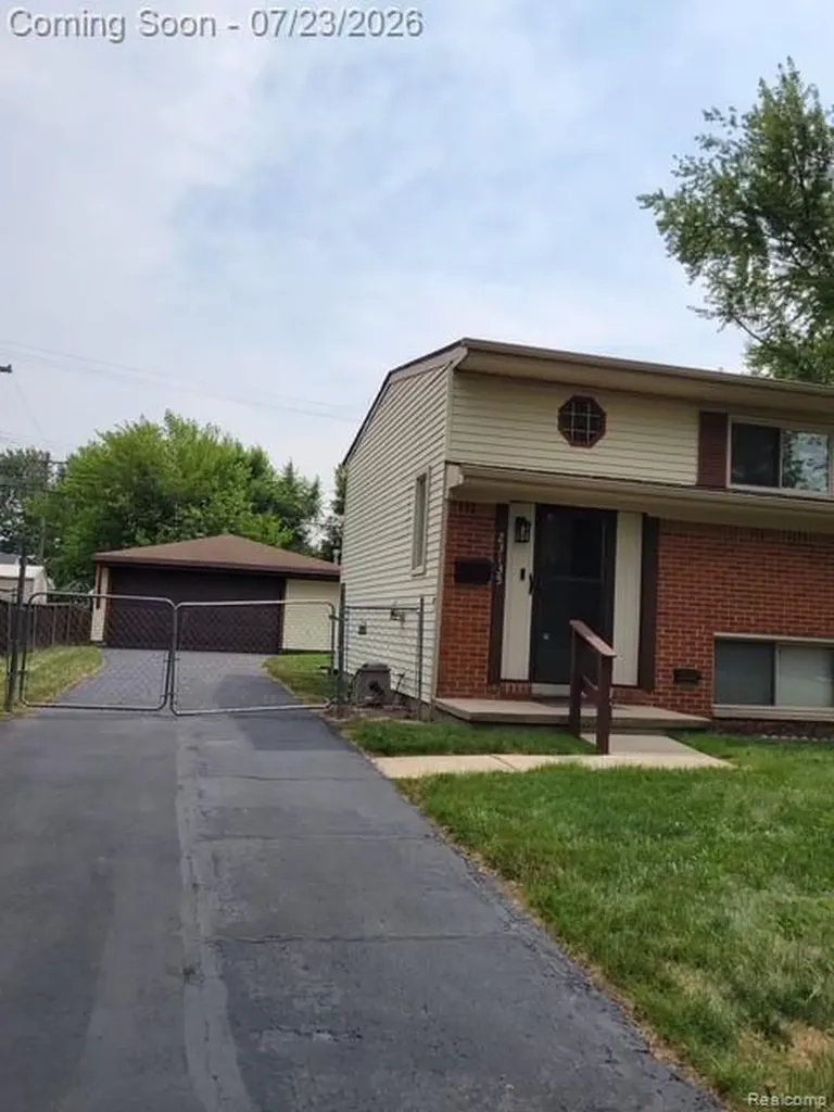 23135 Candace Drive Rockwood City MI 48173