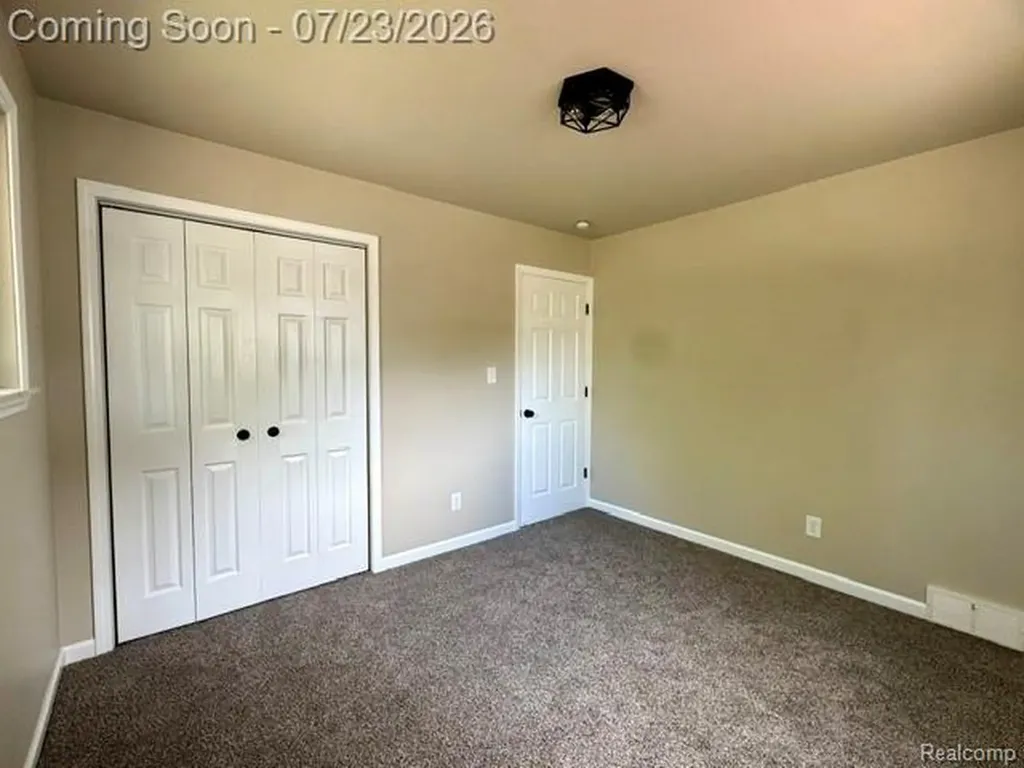 23135 Candace Drive Rockwood City MI 48173