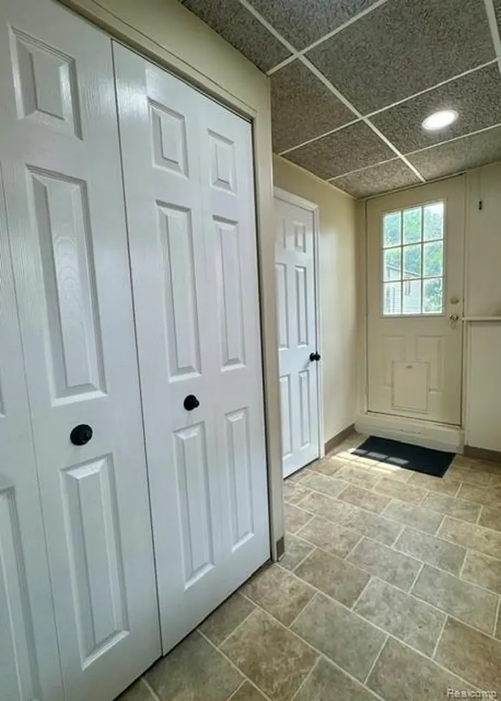 23135 Candace Drive Rockwood City MI 48173
