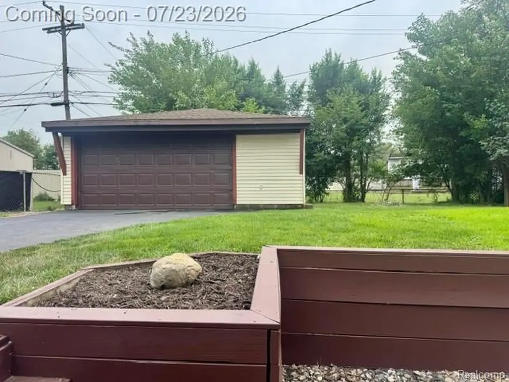 23135 Candace Drive Rockwood City MI 48173