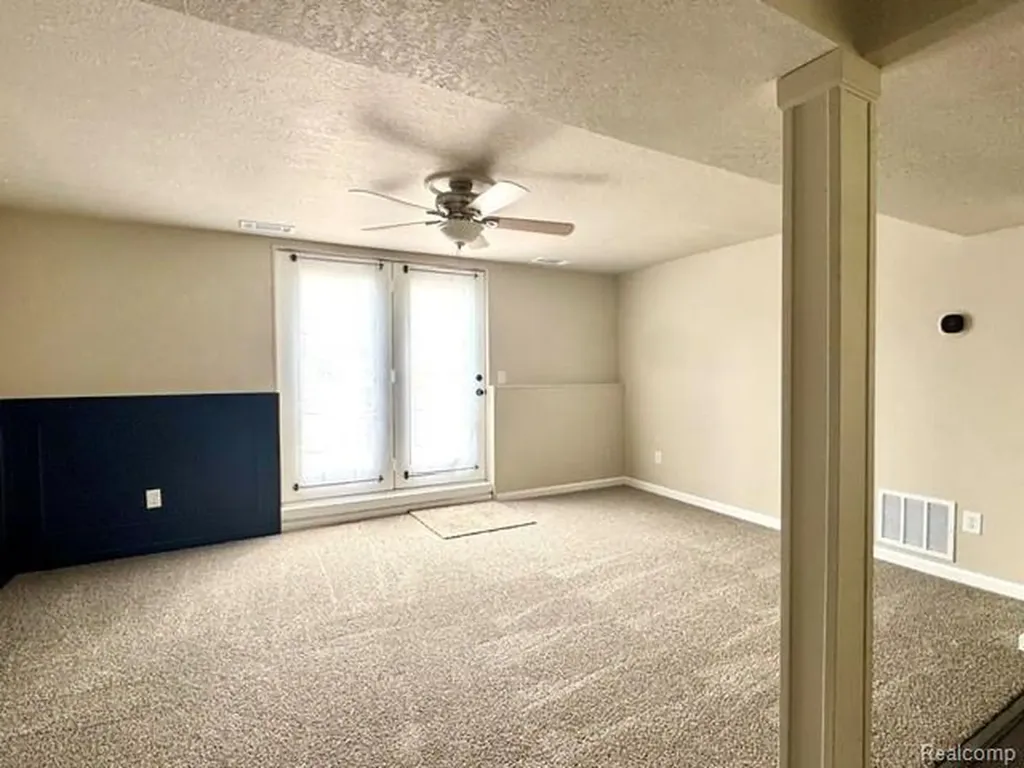 23135 Candace Drive Rockwood City MI 48173