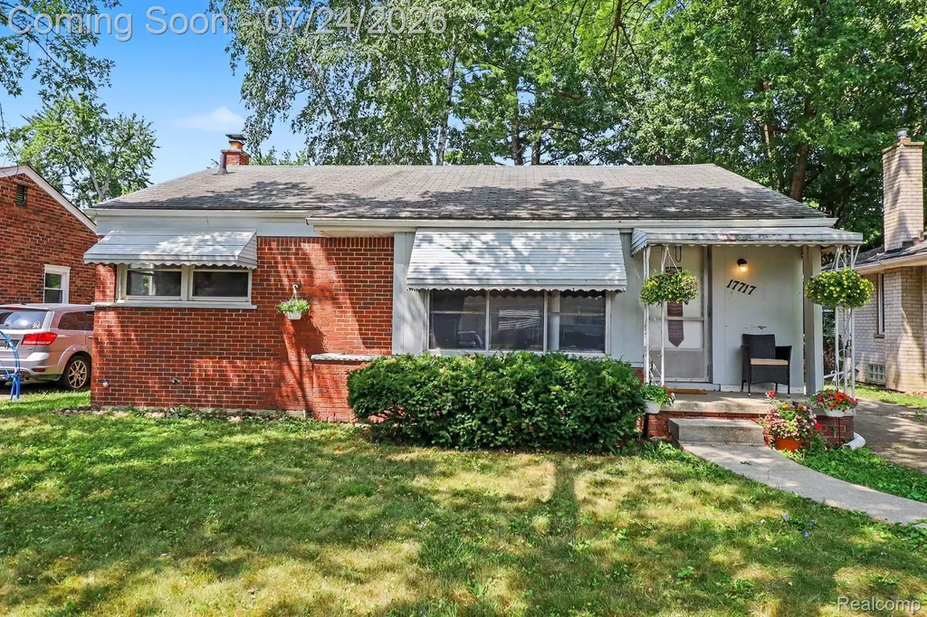 17717 Denby Redford Charter Township MI 48240