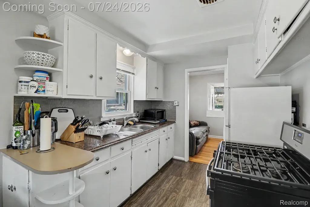 17717 Denby Redford Charter Township MI 48240