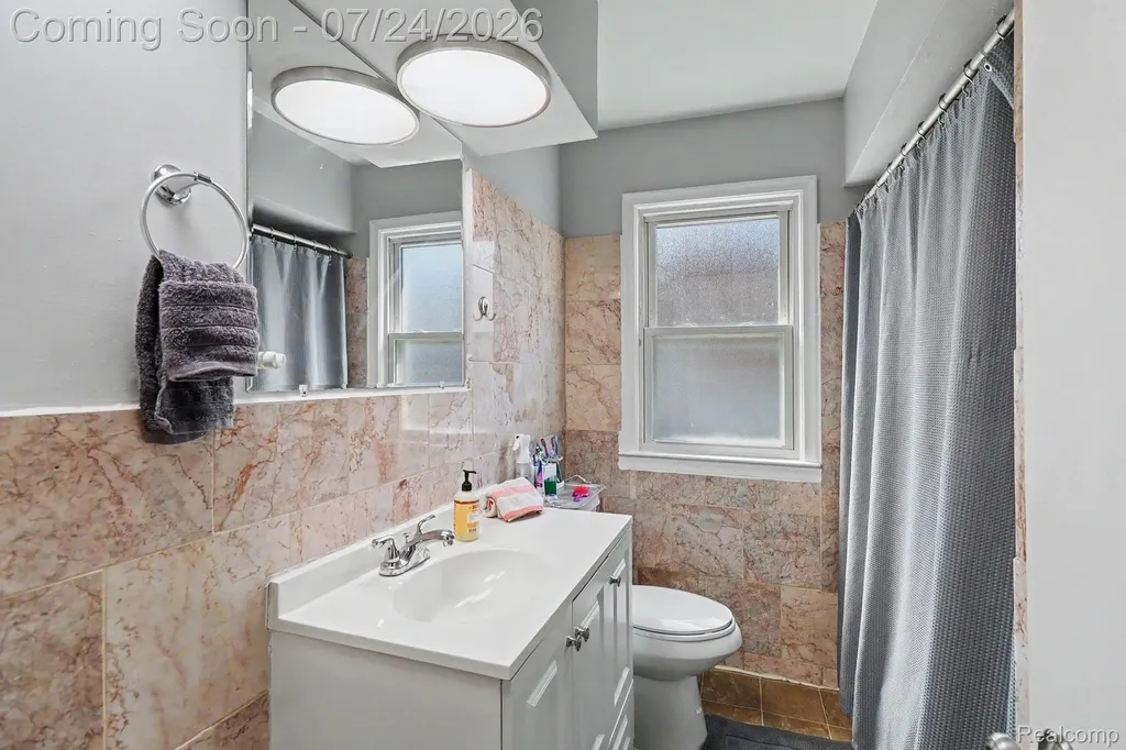 17717 Denby Redford Charter Township MI 48240