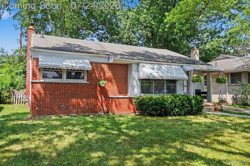17717 Denby Redford Charter Township MI 48240