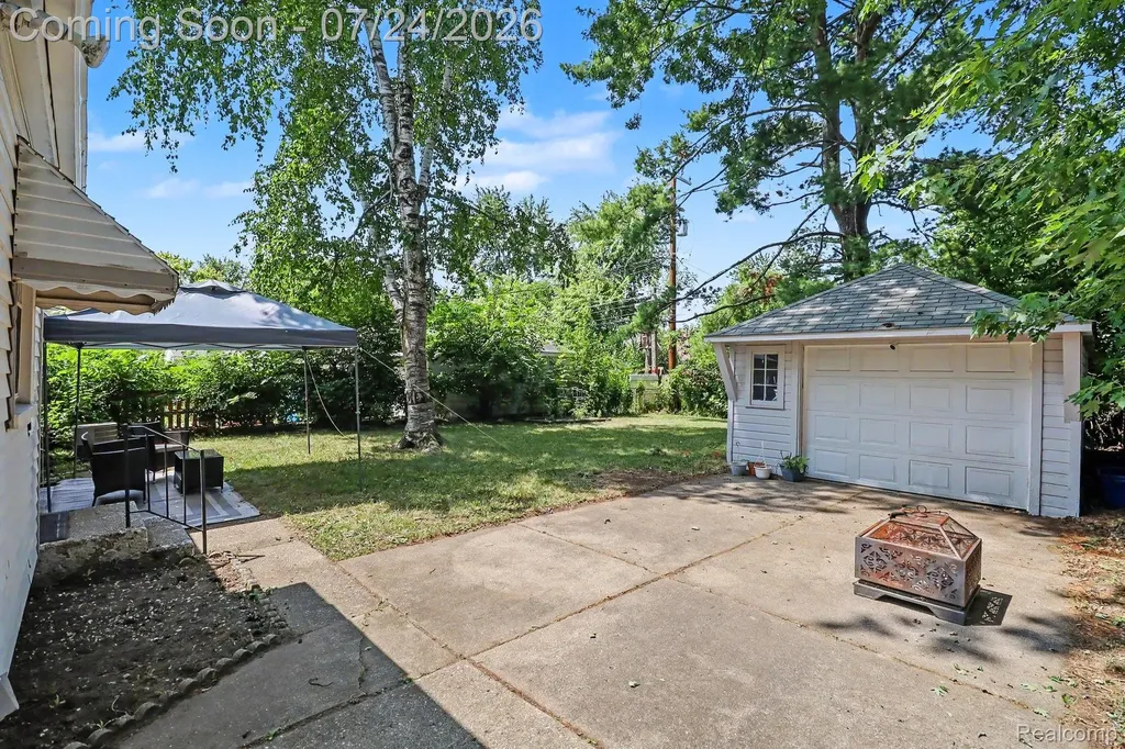 17717 Denby Redford Charter Township MI 48240