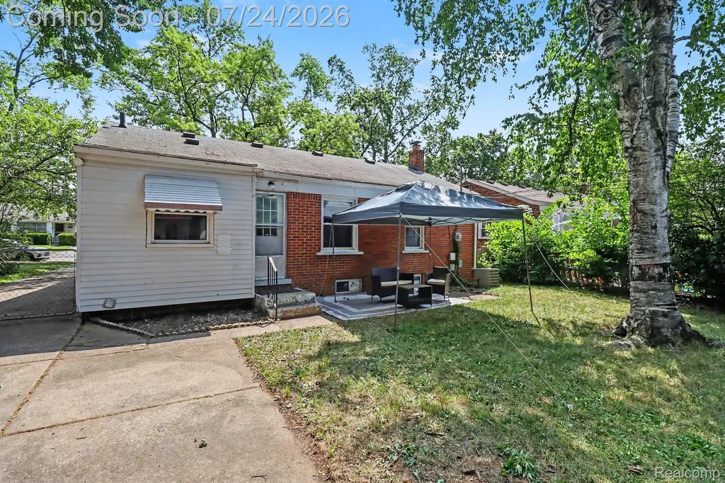17717 Denby Redford Charter Township MI 48240