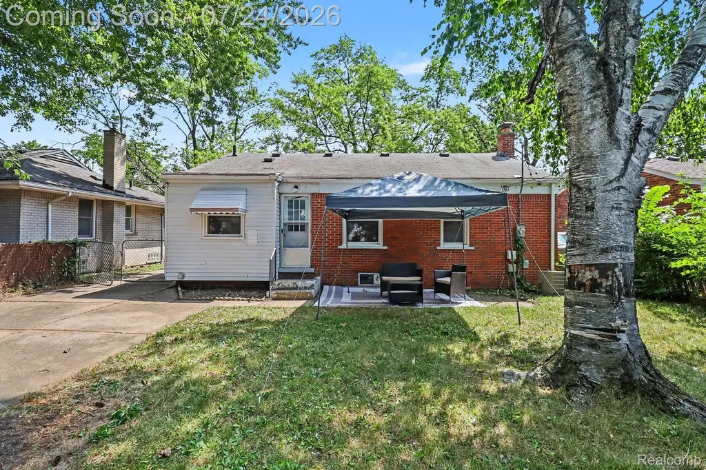 17717 Denby Redford Charter Township MI 48240
